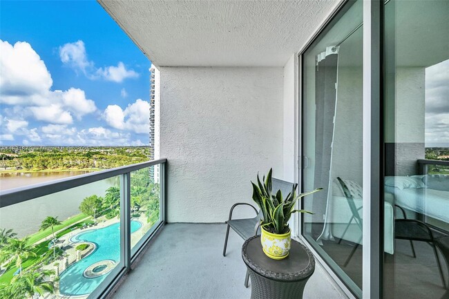 Building Photo - 2681 N Flamingo Rd