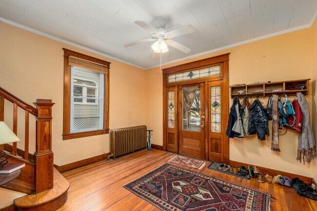 Foto del edificio - Lauraville 4-Bedroom, 2-Bathroom American Foursquare Home with Beautiful Outdoor Space