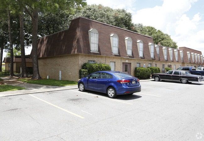 Building Photo - Broadmoor Plantation Apartments