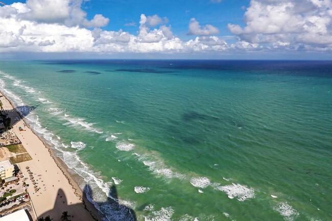 Foto del edificio - 18201 Collins Ave