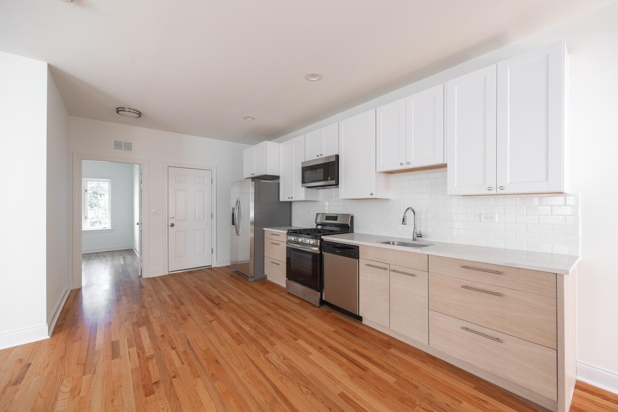 Photo - 3107 North Harding Avenue #2N