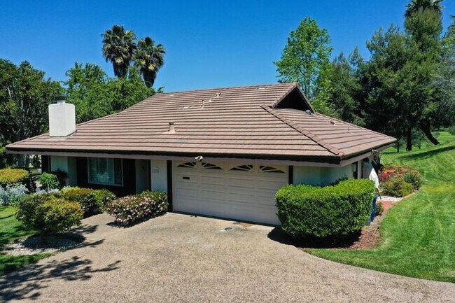 Foto del edificio - Sweeping Views! Rare and Peaceful 5-home e...