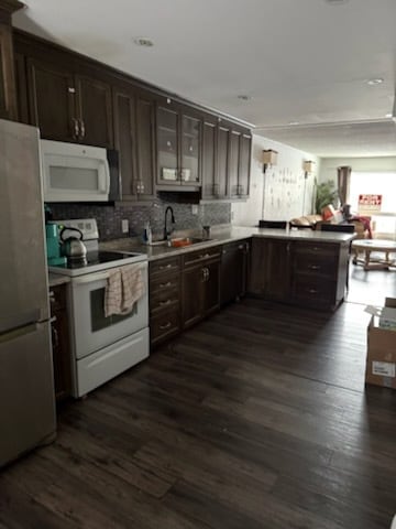 Photo du bâtiment - 8646 Willoughby Dr