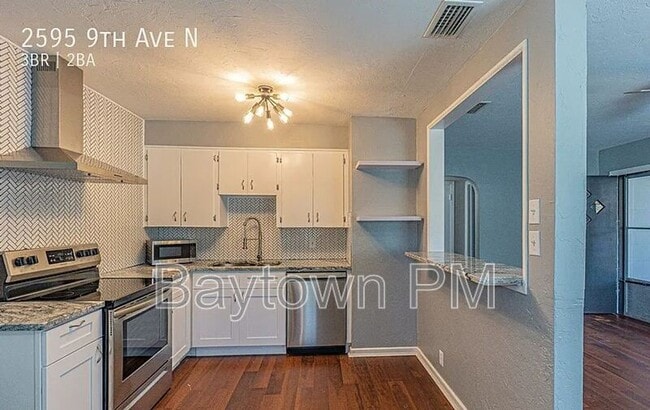 Foto del edificio - 2595 9th Ave N