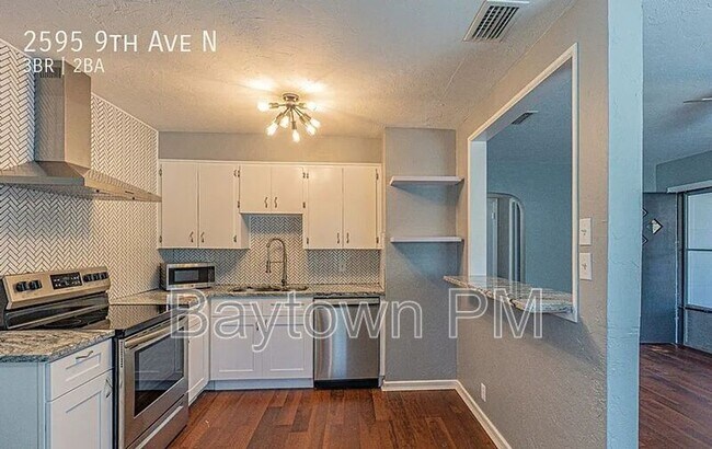 Foto del edificio - 2595 9th Ave N