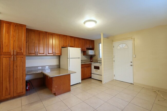 Building Photo - 1126