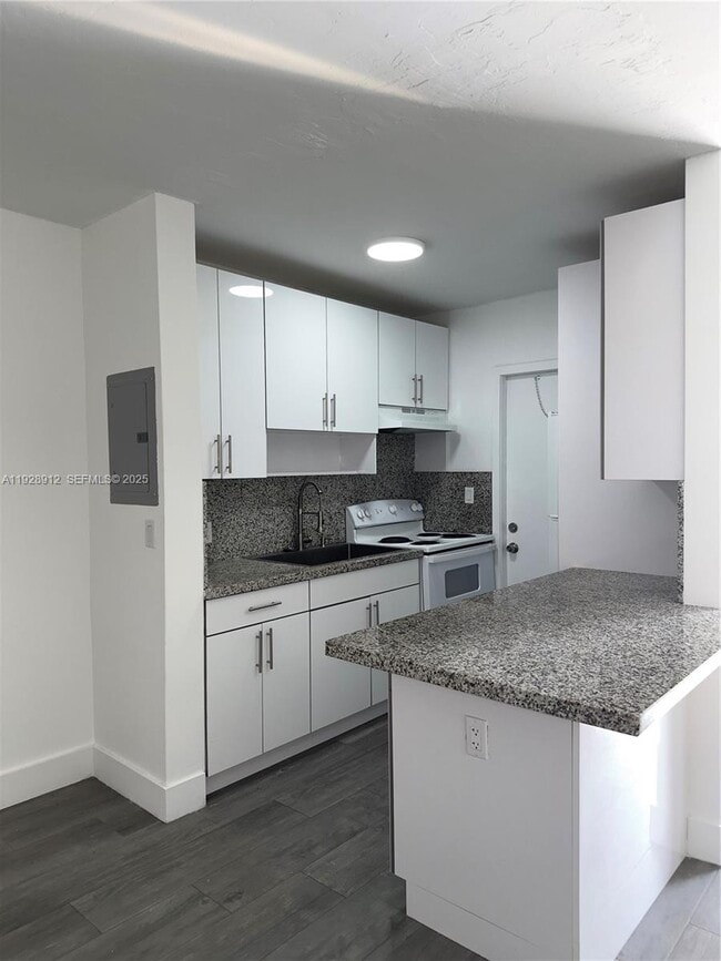 Foto del edificio - 1895 Venice Park Dr