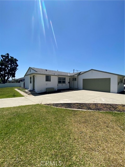 Building Photo - 2310 W Ituni St