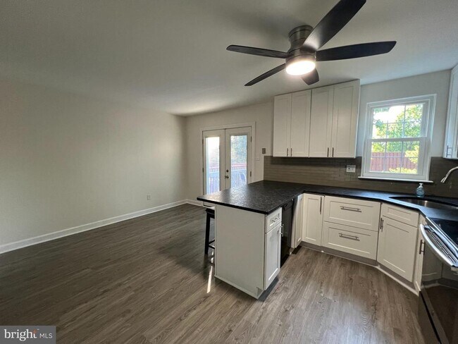 Building Photo - 301 McKean Ct
