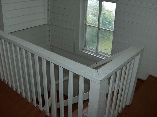 Building Photo - 212 Tinkler St