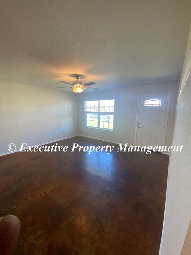 Foto del edificio - 2921 Starlight Dr