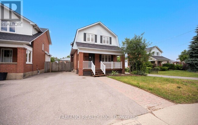 Photo du bâtiment - 7872 Kipling Ave