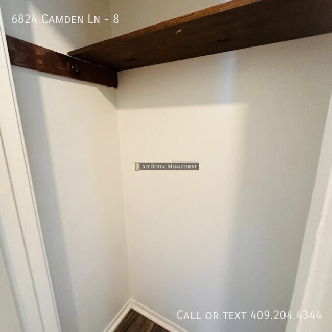 Foto del edificio - 6824 Camden Ln