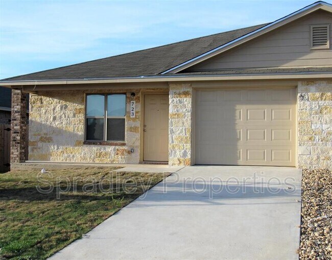 Building Photo - 723 Laila Ln