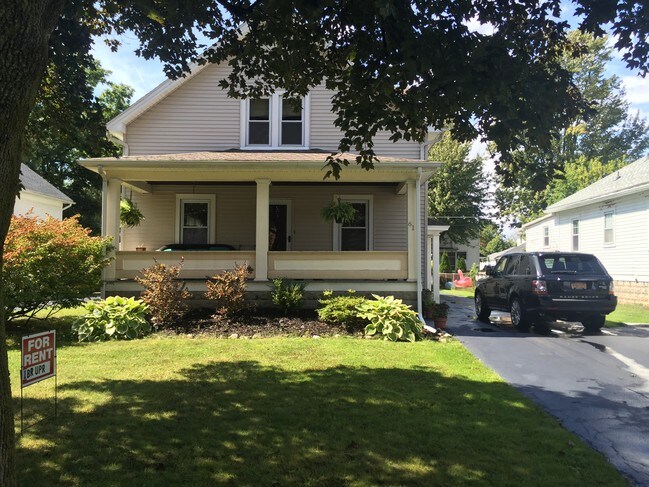 1B/1B Upper for Rent - 61 Hirschfield Dr