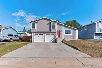 Building Photo - 943 Rancher Dr