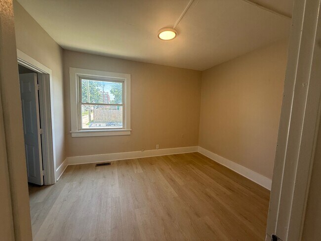 Foto del edificio - Fully Renovated 4-Bedroom Home – Minutes from Electric Works & Downtown Fort Wayne!