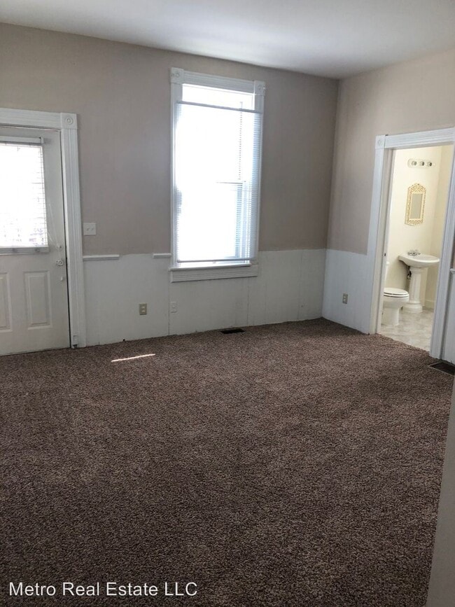 Building Photo - 1 br, 1.5 bath House - 2102 Fox Ave
