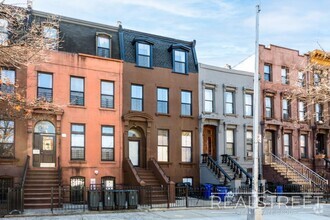 Building Photo - Stunning 3 bed 2 Bath Brownstone Floor Thr...