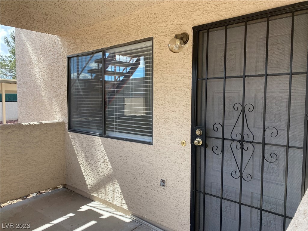 Foto principal - 737 Rock Springs Dr