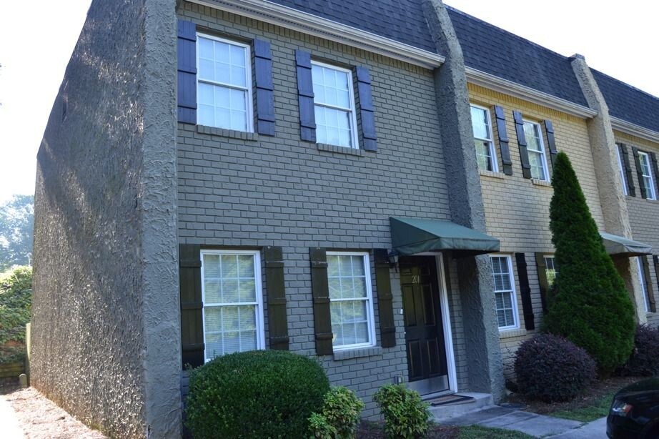 Primary Photo - Cute 2 bedroom 1.5 bath home