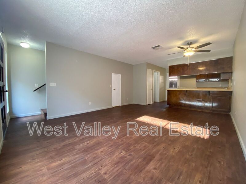 Primary Photo - 205 W Ash St