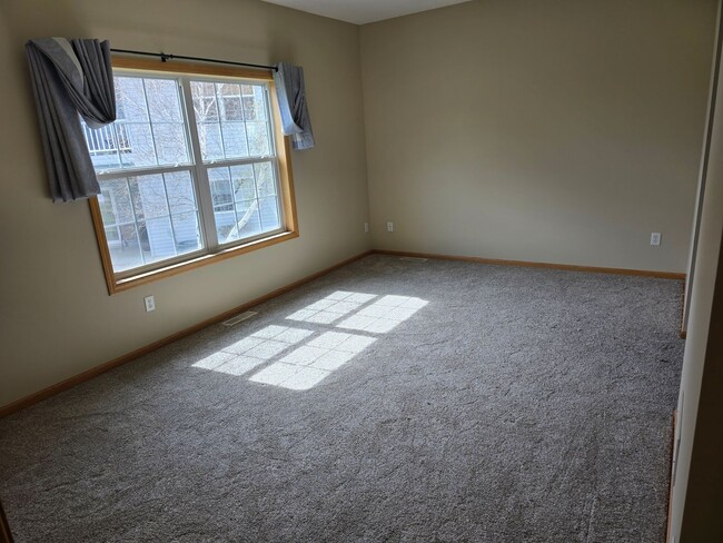 Building Photo - Remodeled Monticello MN Townhouse