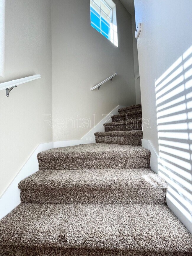 Building Photo - 1346 Playa Del Rey Dr