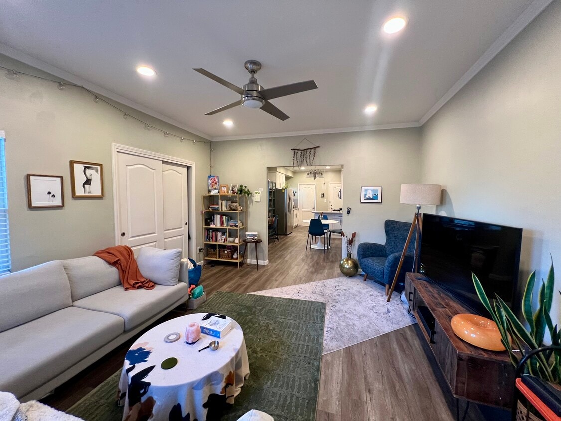 Foto principal - 4155 Webster St