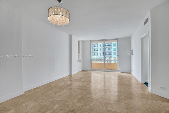 Building Photo - 888 Brickell Key Dr