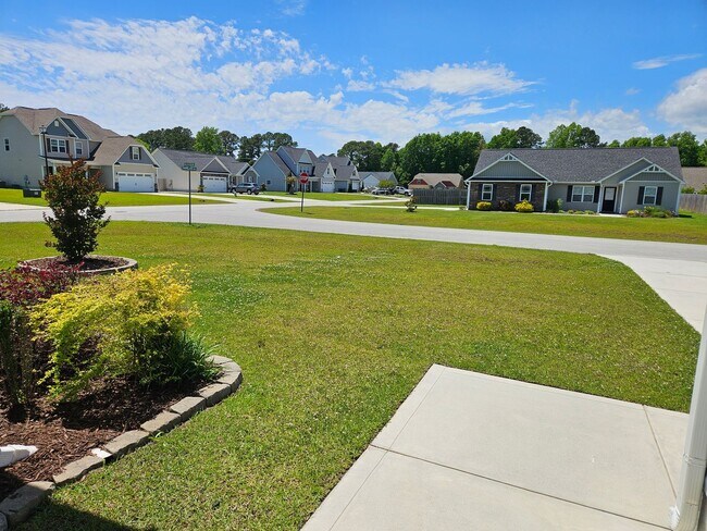 Foto del edificio - 3 Bedroom, 2 bath unfurnished home located in Bridgeport Community in Sneads Ferry