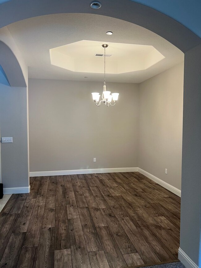 Building Photo - Beautiful Family Home