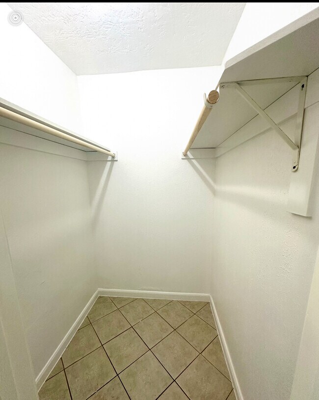 Foto del edificio - 831 1/2 Deerpass Drive