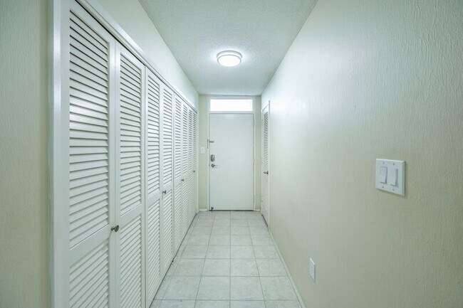 Foto del edificio - 700 Melrose Ave