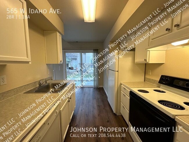 Building Photo - Centrally Located Meridian Townhome for Rent
