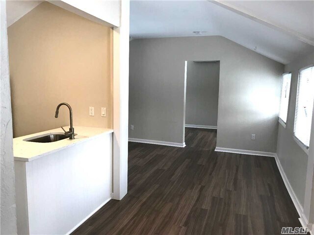 Building Photo - 157 Christian Ave