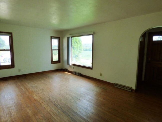 Building Photo - Adorable 2BR, 1BA Single Family Home