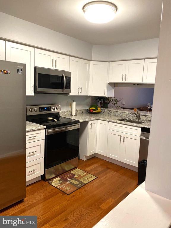 Building Photo - 8564 Springfield Oaks Dr