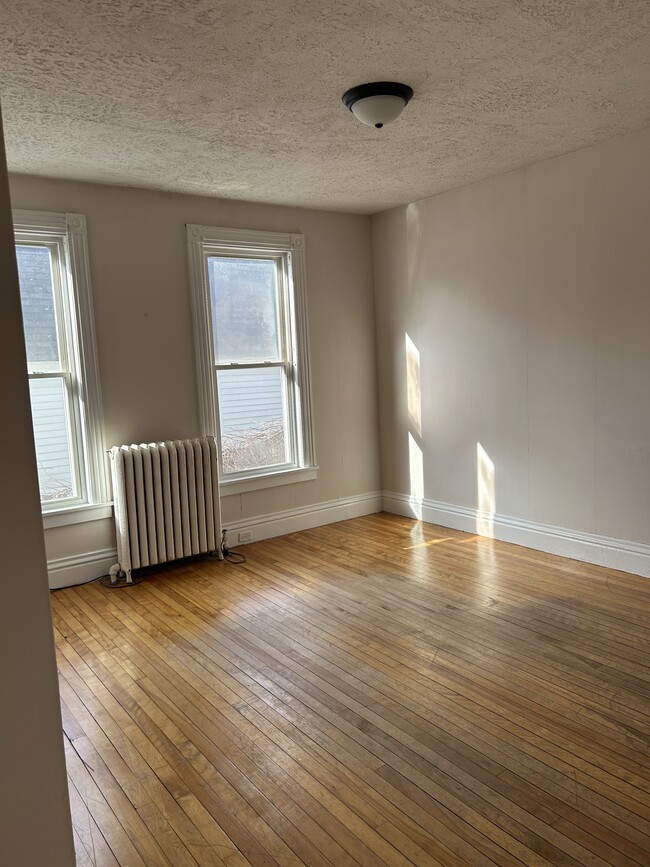 Living Room - 120 Warren St