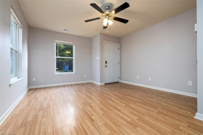 Building Photo - 1303 Swindel St