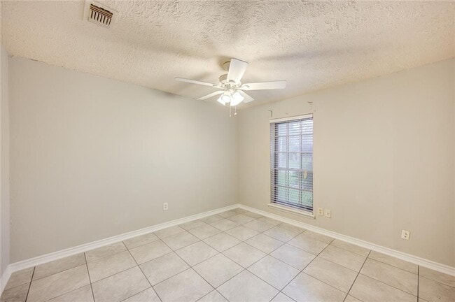 Building Photo - 16327 Edgemont Dr