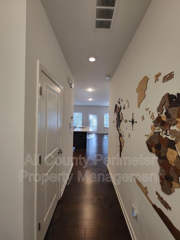 Building Photo - 5163 Madeline Pl