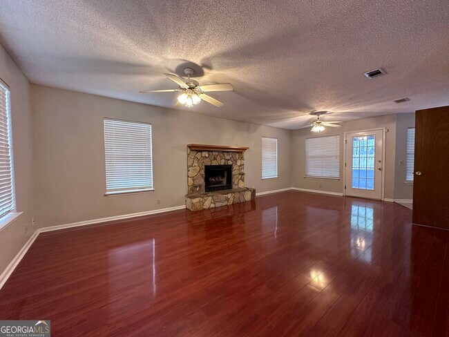 Building Photo - 408 McIntosh Dr