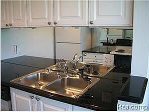 Building Photo - 555 S Old Woodward Ave