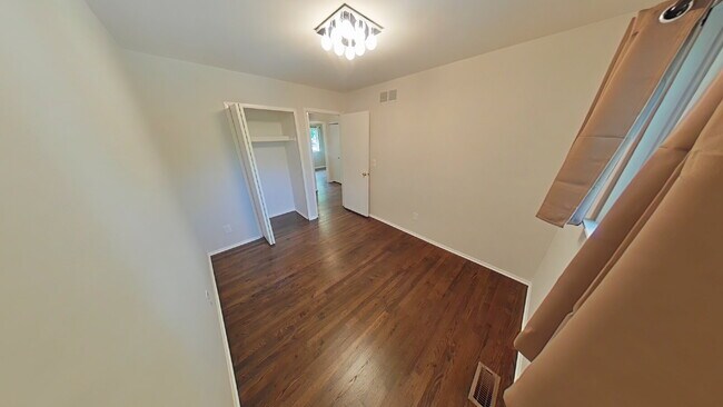 Foto del edificio - "3-Bedroom Gem with 1.5 Baths on Talbot St...