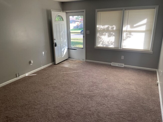 Building Photo - 3 bedroom 1 bath house