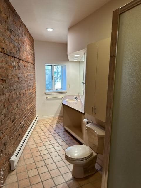 Building Photo - 528 Main St