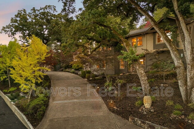 Foto del edificio - 775 Kirkcrest Rd