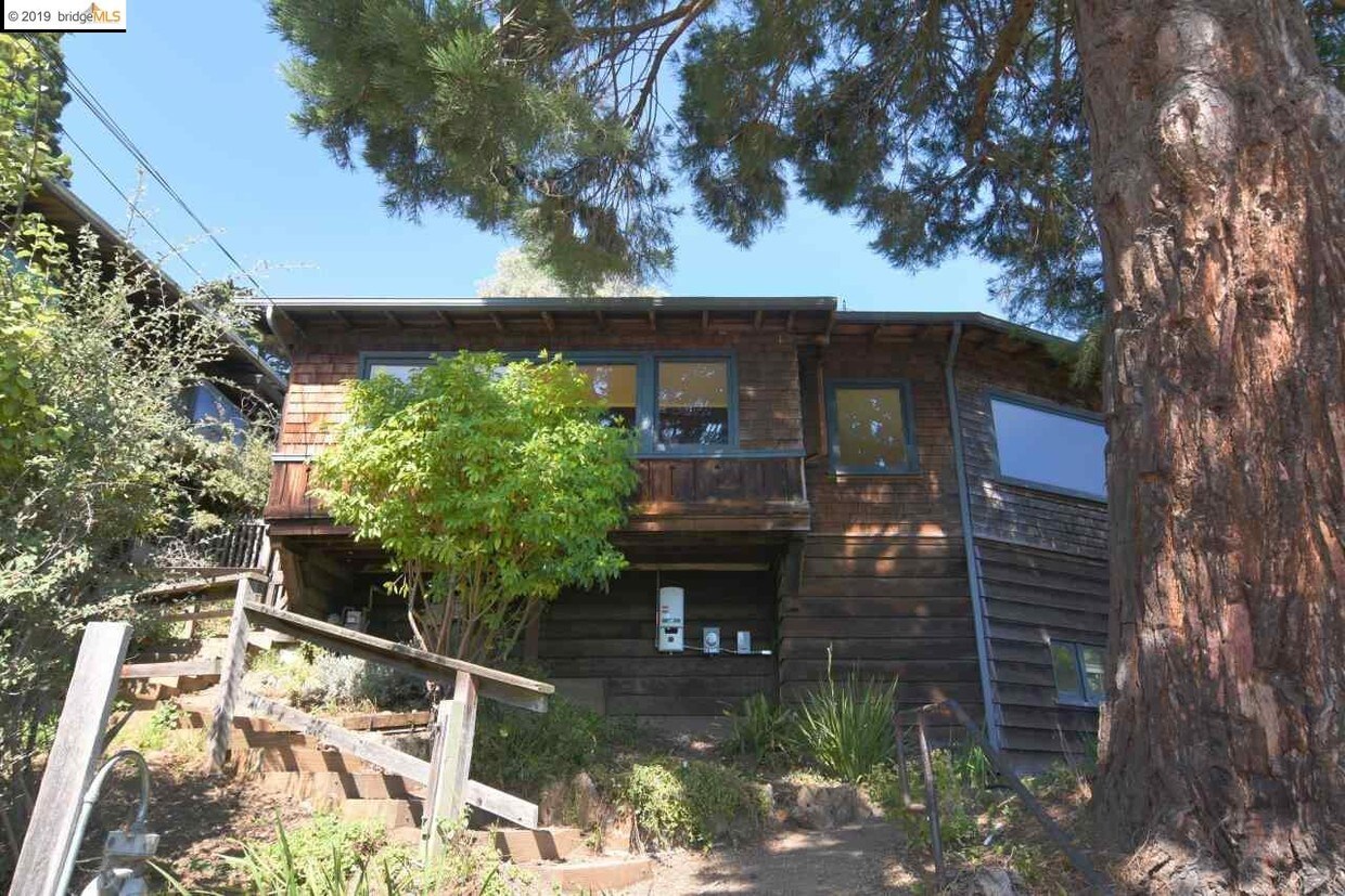 Primary Photo - 208 Panoramic Way