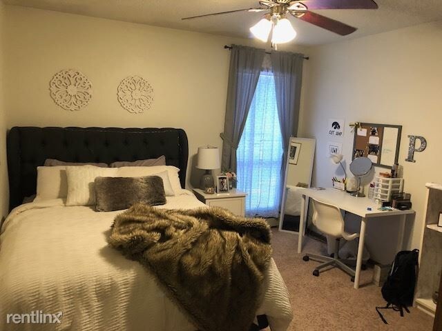Building Photo - 2 br, 1 bath  - 1006 Oakcrest St Apt 212